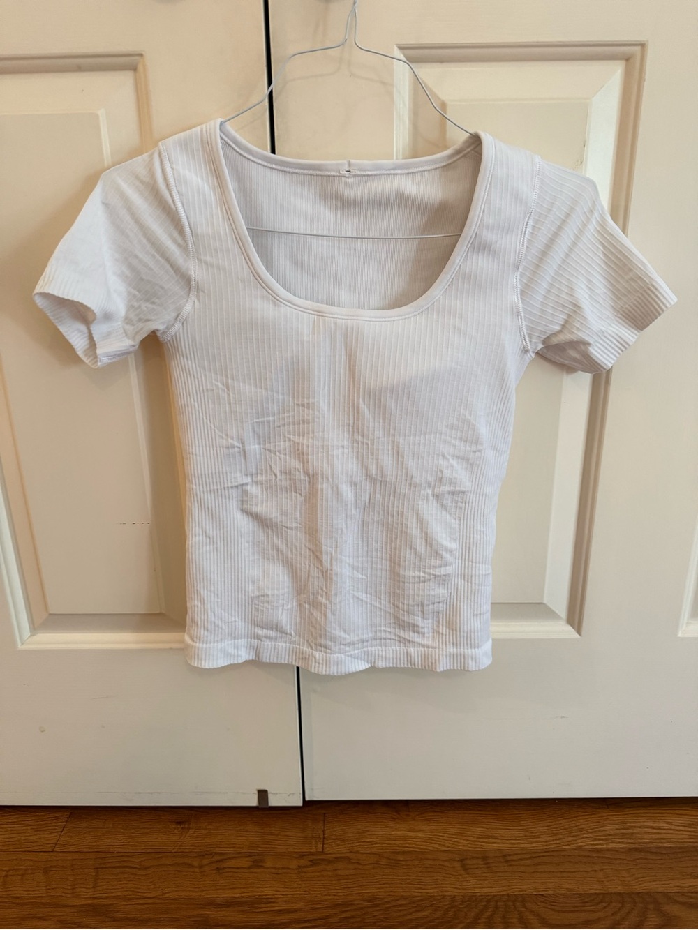 LULULEMON EBB TO STREET TEE SIZE 6